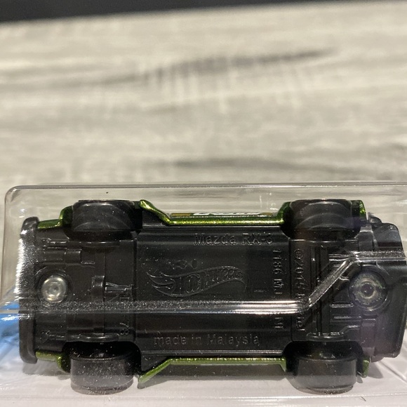 Hot Wheels | Nightburnerz #8/10: Mazda RX-3 (GReddy) - 1:64 Scale Die Cast - Picture 7 of 10